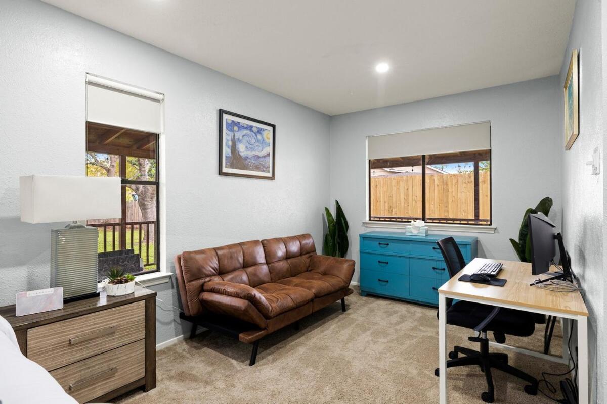 5Br Retreat With Game Room, Hot Tub & Big Yard - Sleeps 16 - 15 Min To Dt Austin Eksteriør billede