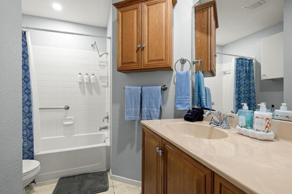 5Br Retreat With Game Room, Hot Tub & Big Yard - Sleeps 16 - 15 Min To Dt Austin Eksteriør billede