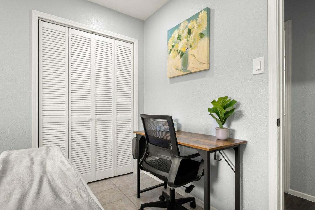 5Br Retreat With Game Room, Hot Tub & Big Yard - Sleeps 16 - 15 Min To Dt Austin Eksteriør billede