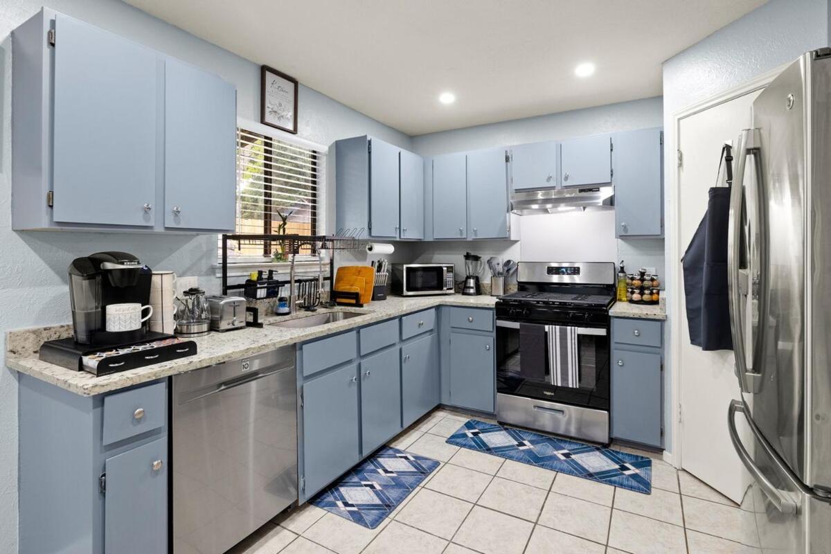 5Br Retreat With Game Room, Hot Tub & Big Yard - Sleeps 16 - 15 Min To Dt Austin Eksteriør billede