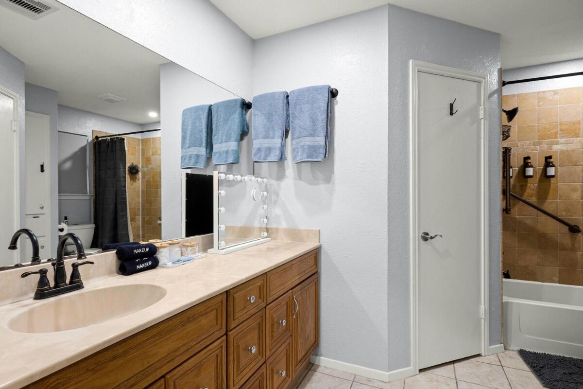 5Br Retreat With Game Room, Hot Tub & Big Yard - Sleeps 16 - 15 Min To Dt Austin Eksteriør billede